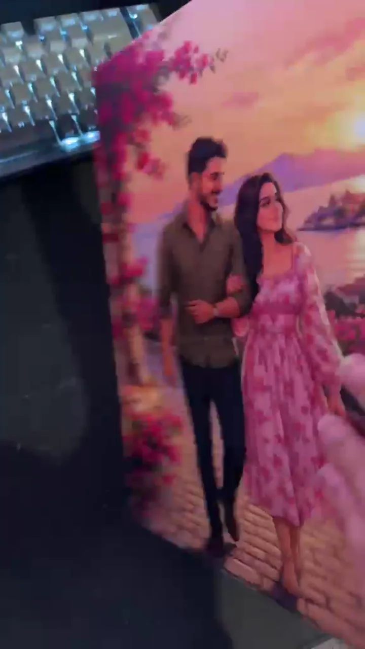 Page intérieure : Omar et Lina se promènent bras dessus bras dessous au coucher du soleil